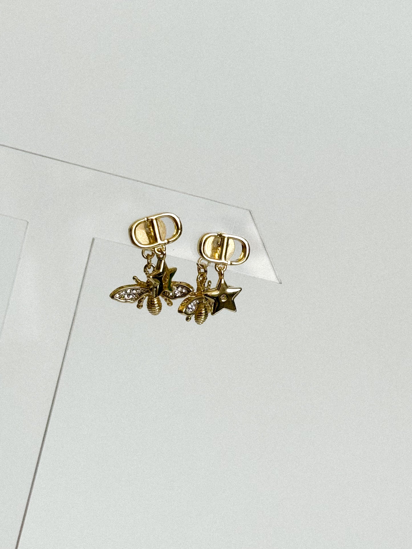 Aretes Bee
