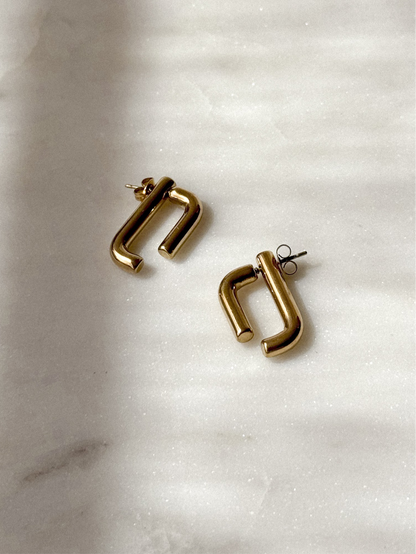 Aretes L